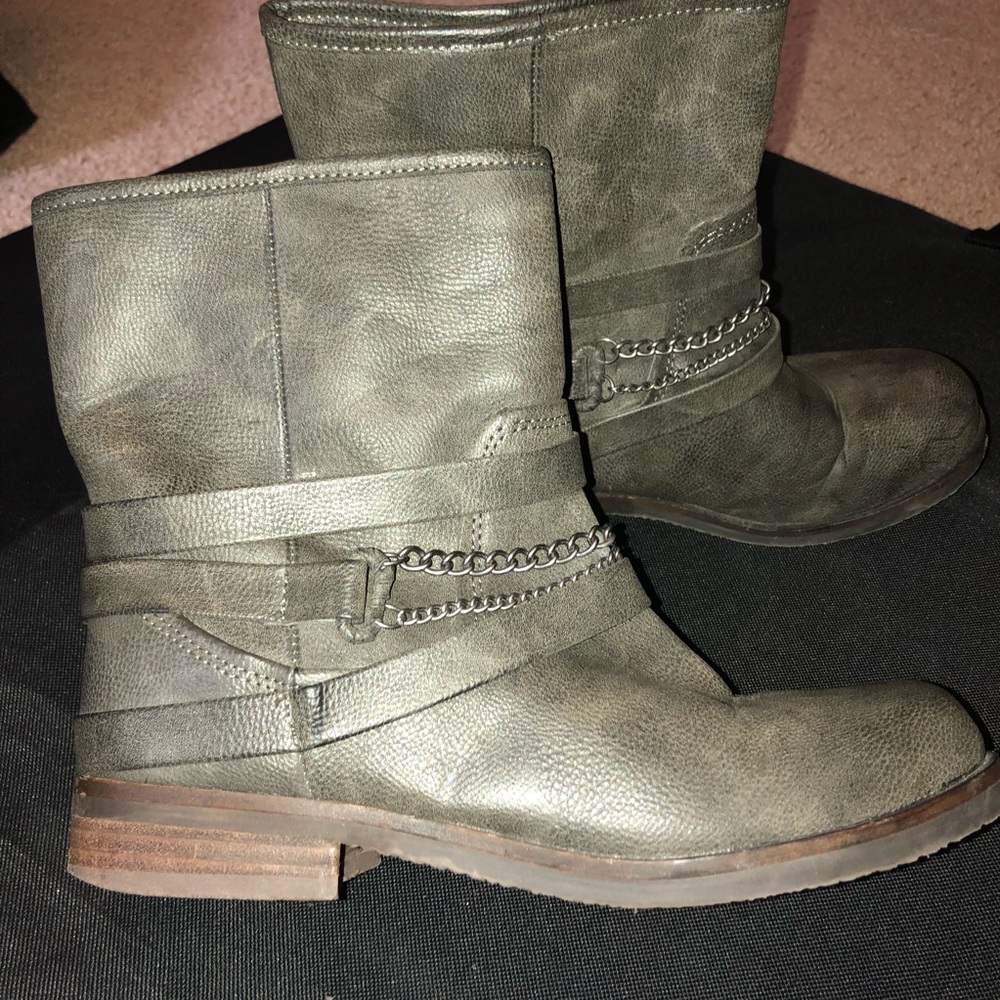 Coconuts brand Chainlink Boots